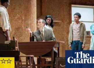 Family Struggling with Segregation: A Raisin in the Sun Review news-24092024-062241