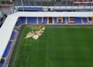 Sinkhole Swallows Part of Soccer Field in London: Causes and Solutions news-24092024-091727