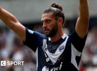 Andy Carroll Scores Two Goals on Debut for Bordeaux in Fourth-Tier Match news-24092024-105236