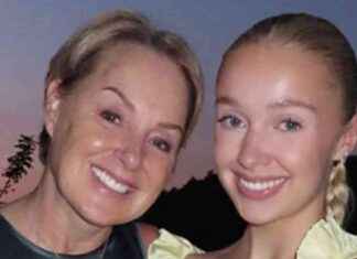 Sally Dynevor and Daughter’s Glam Holiday Photo Shoot news-24092024-135056