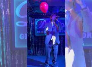 Chris Martin Surprises Fans at Las Vegas Bar news-24092024-143547