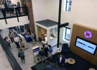 Rise of Digital Banking: Impact on In-Person Check Deposits news-24092024-151544