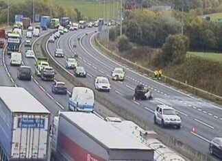 Fire Causes Major Delays on Motorway as Car Destroyed news-24092024-180234