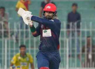 Dolphins Claim Victory Despite Khushdil-Shaheen Threat news-24092024-223815