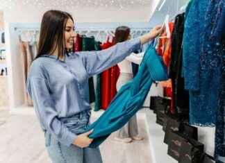 Layering Strapless Dresses: 5 Cozy Sweater Options for Fall news-26092024-214546