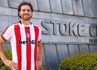 Stoke City Injury Update: Narcis Pelach Works to Optimize Starting Lineup news-28092024-135136