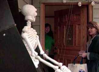 Exploring Omaha Streets with KETV’s Julie Cornell in 1995: Embracing the Halloween Spirit news-30102024-215501