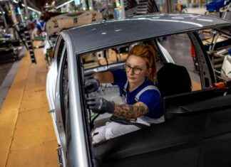 Navigating Challenges: European Automakers in the Midst of a Perfect Storm news-02112024-010024