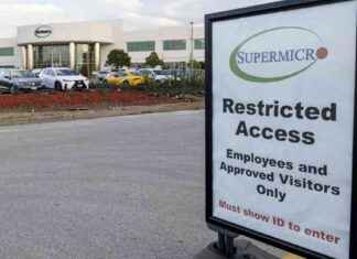 Super Micro Stock Drops 33% After Auditor Resigns Amid Concerns news-03112024-105742