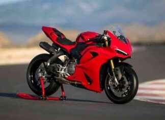 Ducati Baby V2 and V2S Panigale vs. Big V4: A Stylish Comparison news-09112024-231055