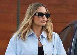 Margot Robbie Flaunts Post-Baby Midriff in Stylish Crop Top news-11112024-124727