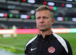 Leeds United’s Former Striker Outshines Joel Piroe with Sunday Brace news-12112024-005850