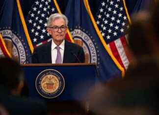 Powell Warns Trump: Go Ahead, Make My Day news-17112024-012248