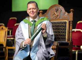 Celebrating Entrepreneur and Retail Leader at University of Stirling Graduation – Scottish Business Update news-22112024-170844