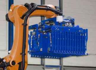 Robotic Solutions for Greenhouse Labor Shortages news-22112024-230153