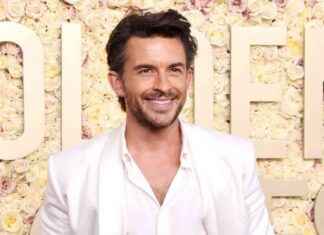Jonathan Bailey’s Viral ‘Bridgerton’ Reunion While Filming ‘Wicked’ news-26112024-120205
