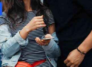 Pros and Cons of Joint Bank Accounts: What You Need to Know news-27112024-141819