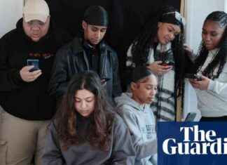 How Social Media Desensitizes Us to Violence: Impact and Solutions news-28112024-154339