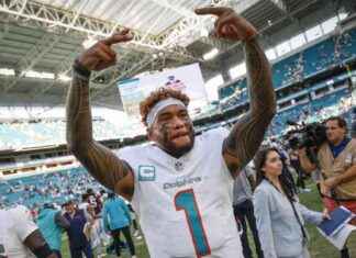 Tua Tagovailoa Looks to Silence Critics in Green Bay on Thanksgiving. news-29112024-035233