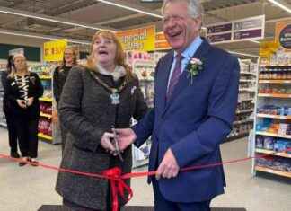 One-Stop Shop for Shoes and Christmas Decor: Boyes’ Newest Store news-29112024-161552