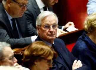 French lawmakers vote to oust prime minister, causing chaos in country french-lawmakers-vote-to-oust-prime-minister-causing-chaos-in-country