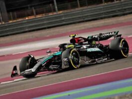 mercedes-hamiltons-qatar-puncture-unrelated-to-mirror-debris