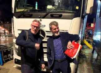 Micah Richards Teases Roy Keane About Waiting for Ipswich Fan: A Banter-Filled Encounter micah-richards-teases-roy-keane-about-waiting-for-pswich-fan-a-banter-filled-encounter