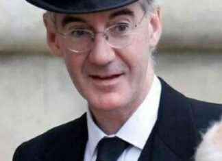 Jacob Rees-Mogg: The Controversy of Upper-Class Manners and Speech news-02122024-222239