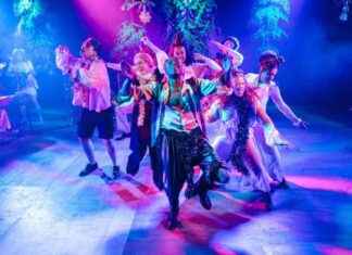 Twelfth Night London National Youth Theatre Review – The Reviews Hub twelfth-night-london-national-youth-theatre-review-the-reviews-hub