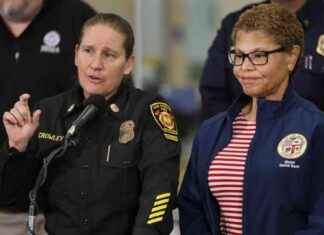 Controversial L.A. Fire Chief Sparks Loyalty Amid City’s Blaze controversial-la-fire-chief-sparks-loyalty-amid-citys-blaze