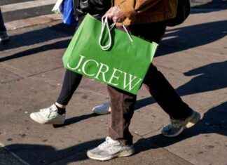 Refresh Your Office Wardrobe: How People are Preparing to Return to Work refresh-your-office-wardrobe-how-people-are-preparing-to-return-to-work