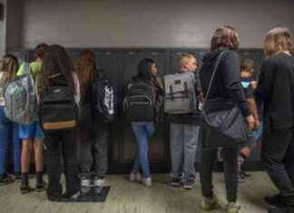 US Students Falling Behind on Nation’s Report Card: The Alarming News us-students-falling-behind-on-nations-report-card-the-alarming-news