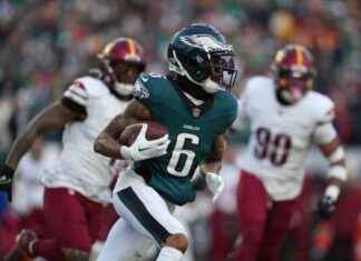 DeVonta Smith Hamstring Injury Update: Eagles Injury Report devonta-smith-hamstring-njury-update-eagles-njury-report