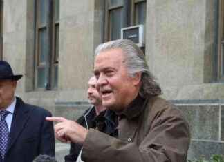 Elon Musk Labelled ‘Parasitic Illegal Immigrant’ by Bannon elon-musk-labelled-parasitic-llegal-mmigrant-by-bannon