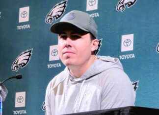 Kellen Moore Leaving Eagles After Super Bowl, Eyeing New Coaching Staff kellen-moore-leaving-eagles-after-super-bowl-eyeing-new-coaching-staff