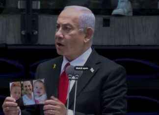 Netanyahu Displays Bibas Family Photo at Officers’ Graduation netanyahu-displays-bibas-family-photo-at-officers-graduation