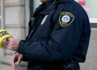 Police in New Jersey Search for Two Fleeing Car Crash Suspects police-in-new-jersey-search-for-two-fleeing-car-crash-suspects