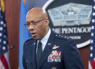 Trump dismisses Chairman of Joint Chiefs of Staff and officers trump-dismisses-chairman-of-joint-chiefs-of-staff-and-officers