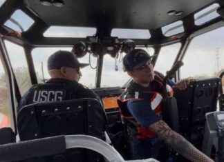 US Coast Guard Bolsters Border Patrol Against Illegal Immigration us-coast-guard-bolsters-border-patrol-against-llegal-mmigration