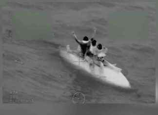 US Coast Guard Rescues 3 After Boat Capsizes in Florida us-coast-guard-rescues-3-after-boat-capsizes-in-florida