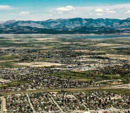 Huey Lewis & The News: Do You Believe In Love Huey Lewis & The News: Do You Believe In Love