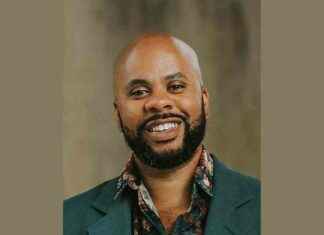 Respecting Eric’s Privacy: When to Ask to See Photos on His Phone respecting-erics-privacy-when-to-ask-to-see-photos-on-his-phone