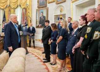 Trump Awards Medal of Sacrifice to Florida Deputies Killed in Crash trump-awards-medal-of-sacrifice-to-florida-deputies-killed-in-crash