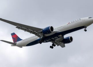 Flying High: A Passenger’s Perspective on Delta Flight DL275 Diverted at LAX Delta Flight DL275 diverted, DL275 LAX diversion, Delta emergency landing LAX, DL275 flight update, Delta diverted flight news, DL275 incident report, LAX airport flight diversion